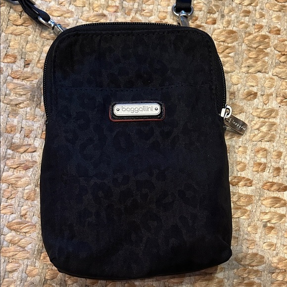 Baggallini Stylish Black Crossbody Bag - Picture 3 of 11